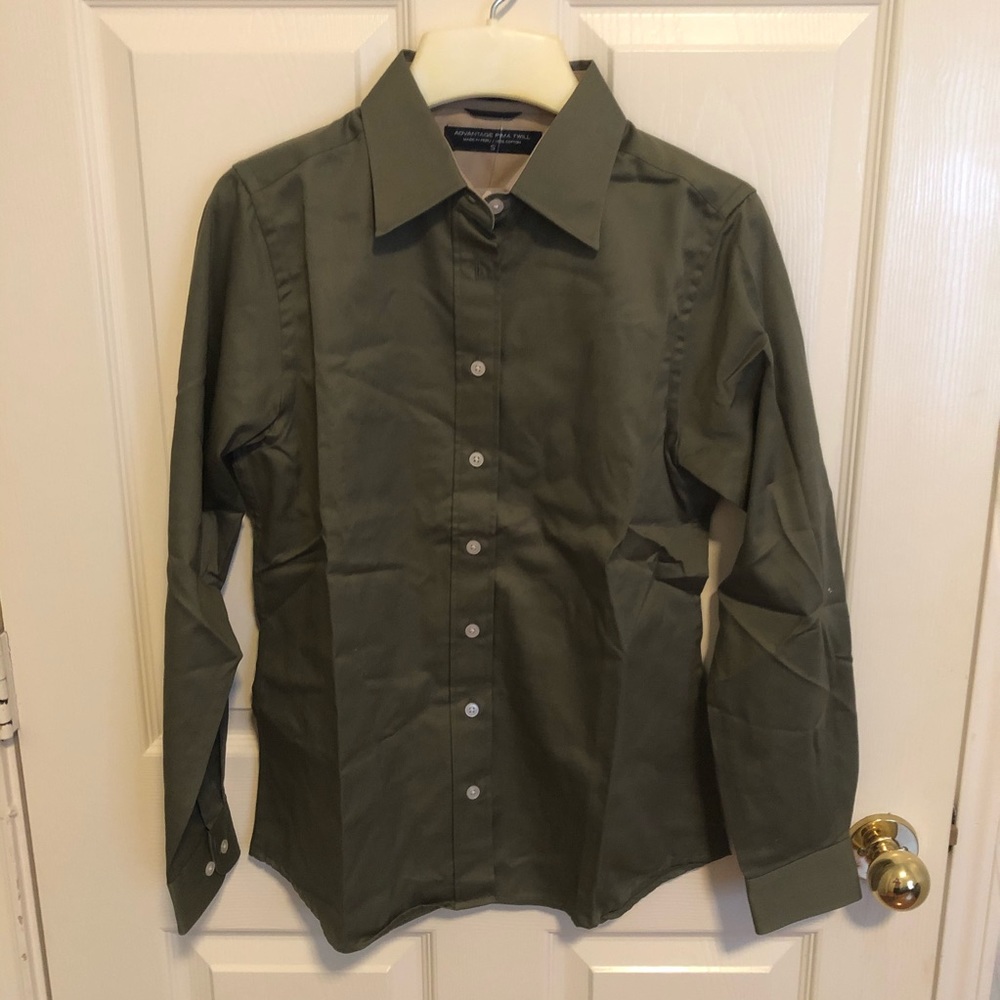 D&Jones Women’s long sleeve button down Polo
